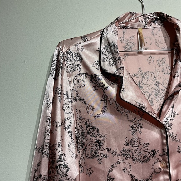 Gilligan O'Malley Blush Pink Black Toile Satin Pajama Top Ladies Size Small - Picture 5 of 8